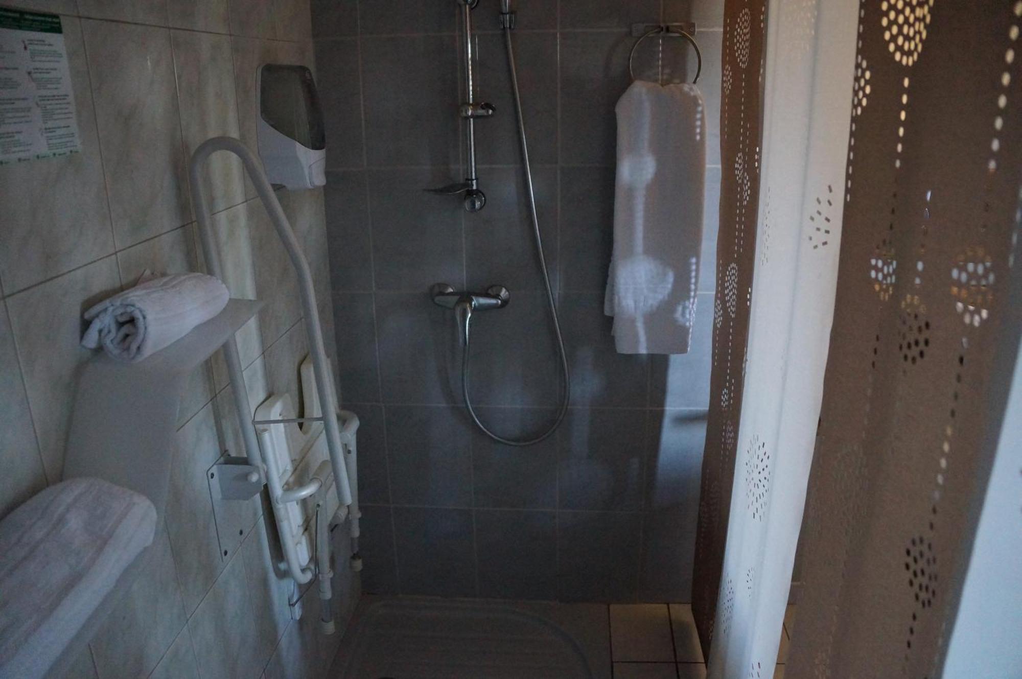 Hotel Ylang Ylang سان جيل لي بان الغرفة الصورة