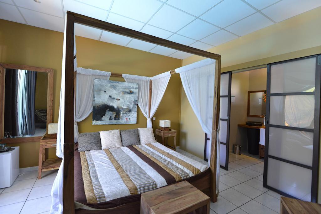 Hotel Ylang Ylang سان جيل لي بان الغرفة الصورة